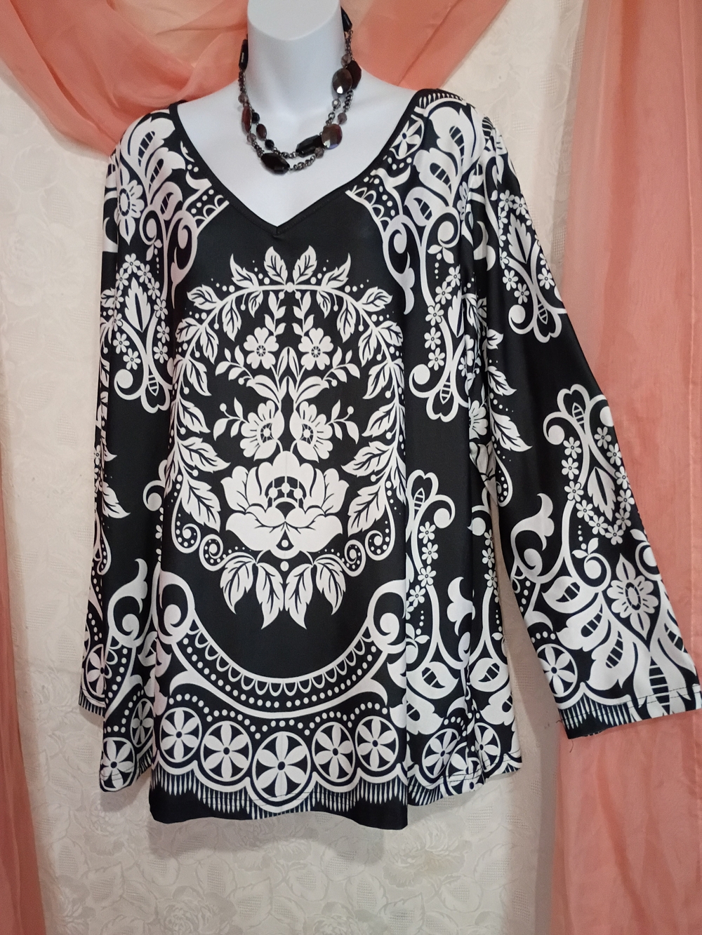 Sakurafina Ladies Women's Black & White V-Neck Floral Medallion Tunic Sz 1X